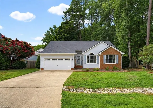 Photo 2 of Sale Pending at 4640 Holly Brk Dr, Apex, NC 27539 | MLS# 1227771 | Listing updated on 2026-09-18