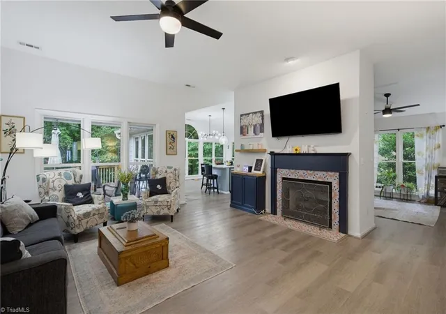 Photo 4 of Sale Pending at 4640 Holly Brk Dr, Apex, NC 27539 | MLS# 1227771 | Listing updated on 2026-09-18