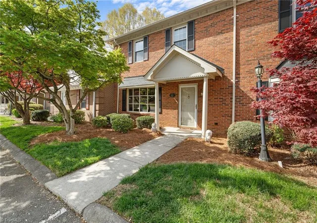 Photo 3 of Sale Pending at 3118 Burke Ml Ct, Winston Salem, NC 27103 | MLS# 1214248 | Listing updated on 2026-09-22