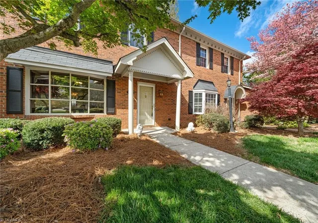 Photo 3 of Sale Pending at 3118 Burke Ml Ct, Winston Salem, NC 27103 | MLS# 1214248 | Listing updated on 2026-09-22