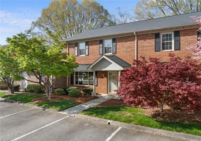 Photo 4 of Sale Pending at 3118 Burke Ml Ct, Winston Salem, NC 27103 | MLS# 1214248 | Listing updated on 2026-09-22