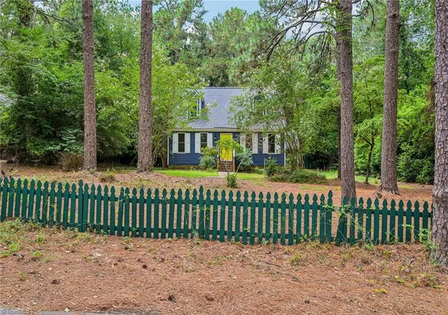 2nd image of 520 E Ohio Ave, Southern Pines, NC 28387 | MLS# 1228597