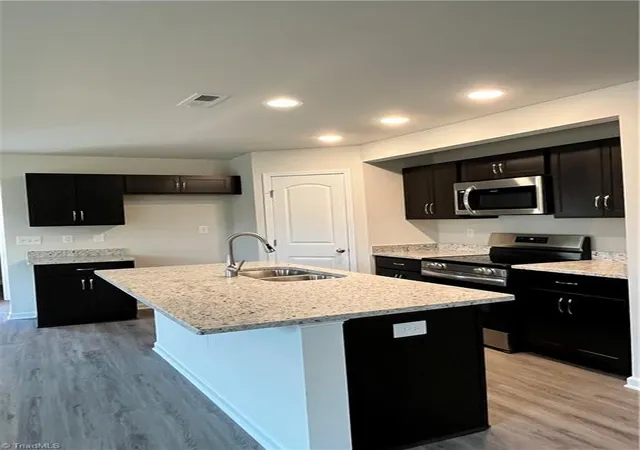 2nd image of 670 Oakwood Cir, Lexington, NC 27295 | MLS# 1231035