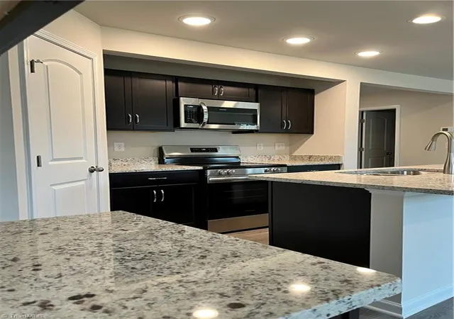 Photo 3 of Single family home for sale at 670 Oakwood Cir, Lexington, NC 27295 | MLS# 1231035 | Listing updated on 2026-08-13