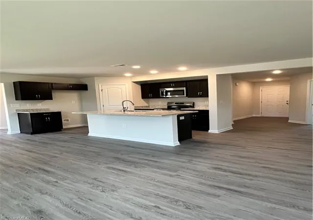 Photo 3 of Sale Pending at 670 Oakwood Cir, Lexington, NC 27295 | MLS# 1231035 | Listing updated on 2026-10-07