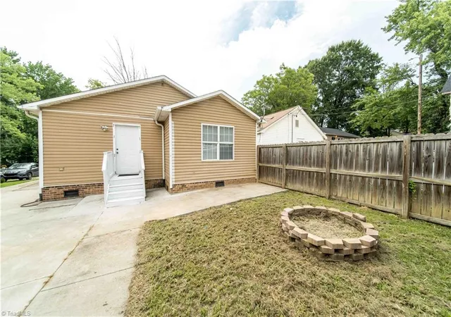 Photo 3 of Sale Pending at 1021 Asheboro St, High Point, NC 27260 | MLS# 1228538 | Listing updated on 2026-09-16