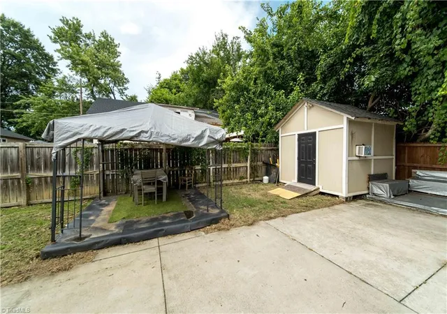 Photo 3 of Sale Pending at 1021 Asheboro St, High Point, NC 27260 | MLS# 1228538 | Listing updated on 2026-09-16