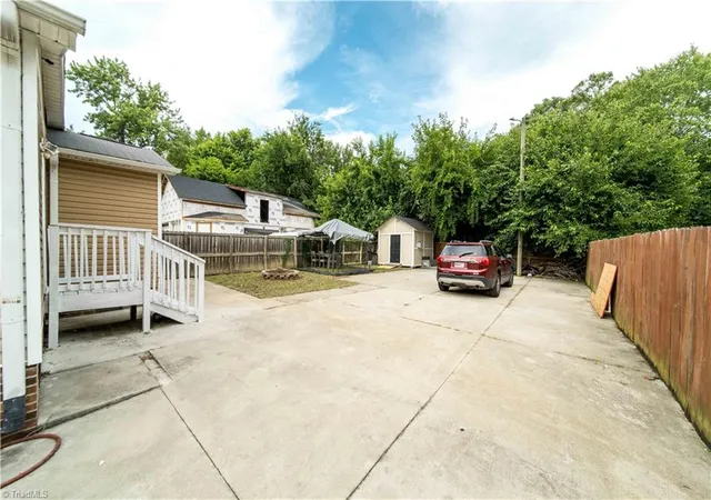 Photo 4 of Sale Pending at 1021 Asheboro St, High Point, NC 27260 | MLS# 1228538 | Listing updated on 2026-09-16