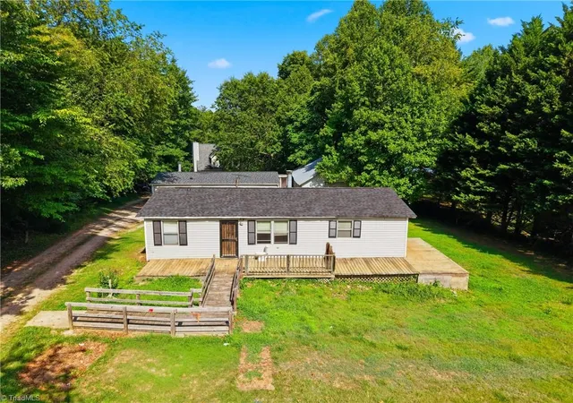 Homes for sale in North Wilkesboro, NC | 3428 Elledge Mill Rd, North Wilkesboro, NC 28659 | MLS# 1226941