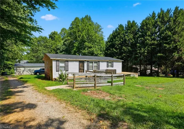 Homes for sale in North Wilkesboro, NC | 3428 Elledge Mill Rd, North Wilkesboro, NC 28659 | MLS# 1226941