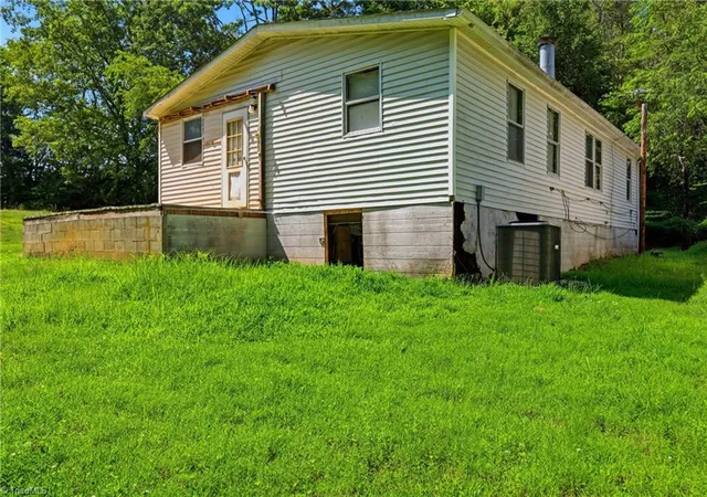 Homes for sale in North Wilkesboro, NC | 3428 Elledge Mill Rd, North Wilkesboro, NC 28659 | MLS# 1226941