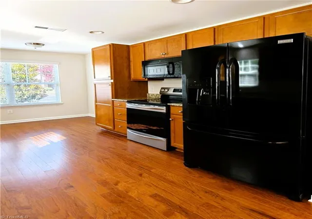 Photo 3 of Single family home for sale at 109 Tilleys Grv Dr, Kernersville, NC 27284 | MLS# 1228218 | Listing updated on 2026-08-06