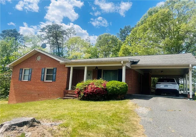 Homes for sale in Mount Airy, NC | 505 Belvue Dr, Mount Airy, NC 27030 | MLS# 1217316