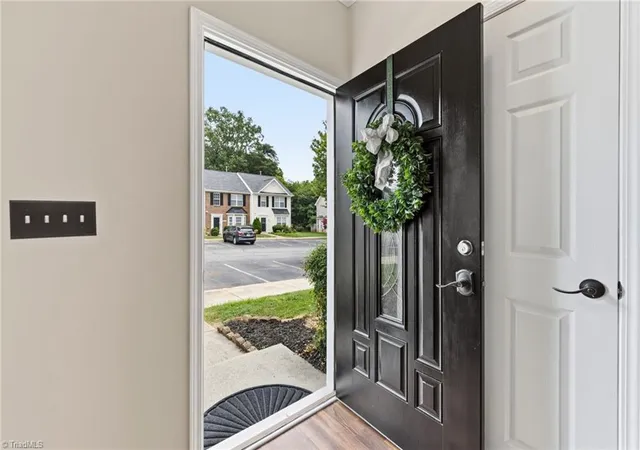Photo 3 of Sale Pending at 118 Heritage Crk Way, Greensboro, NC 27405 | MLS# 1231393 | Listing updated on 2026-09-15
