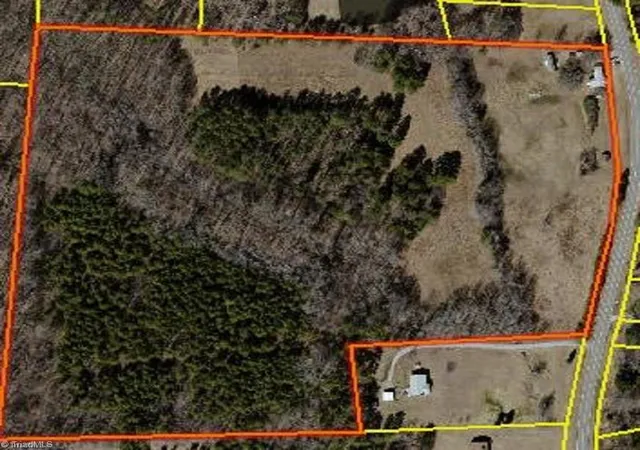 Photo 1 of Sale Pending at 257 Willowlake Rd, Greensboro, NC 27405 | MLS# 1170559 | Listing updated on 2025-12-08