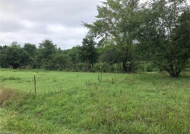 Photo 2 of Sale Pending at 257 Willowlake Rd, Greensboro, NC 27405 | MLS# 1170559 | Listing updated on 2025-12-08