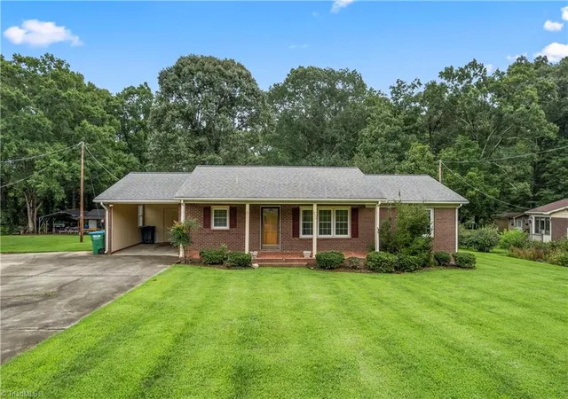 Homes for sale in Denton, NC | 320 Forest Park Dr, Denton, NC 27239 | MLS# 1191174