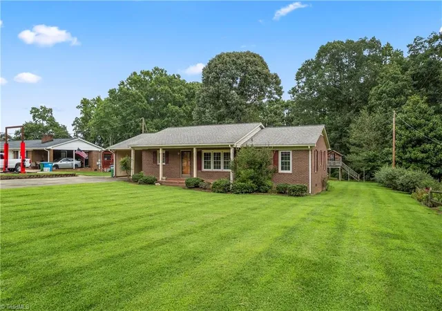 Homes for sale in Denton, NC | 320 Forest Park Dr, Denton, NC 27239 | MLS# 1191174