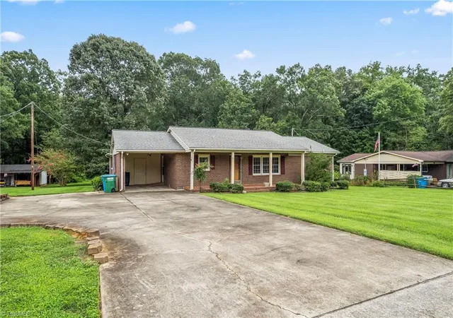 Homes for sale in Denton, NC | 320 Forest Park Dr, Denton, NC 27239 | MLS# 1191174