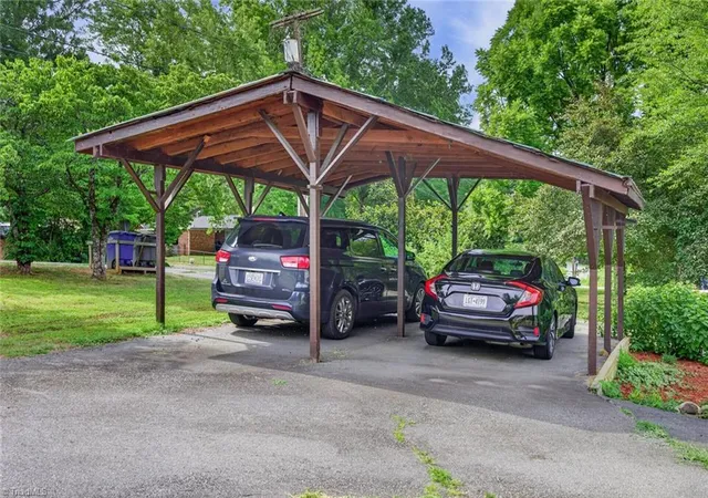 2nd image of 4908 Southwin Dr, Winston Salem, NC 27104 | MLS# 1225129