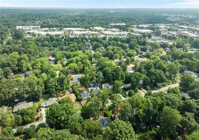 37th image of 3415 Dogwood Dr, Greensboro, NC 27403 | MLS# 1227174