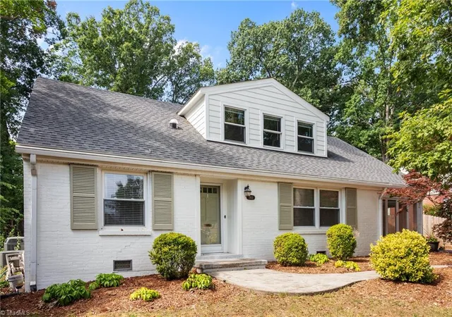 3rd image of 3415 Dogwood Dr, Greensboro, NC 27403 | MLS# 1227174