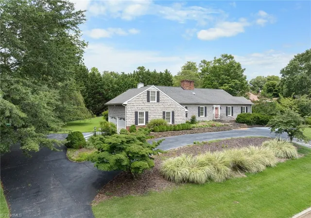 Photo 2 of Sale Pending at 902 Sedgewick Ln, High Point, NC 27262 | MLS# 1229516 | Listing updated on 2026-09-22