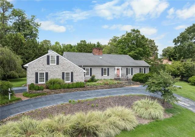 Photo 3 of Sale Pending at 902 Sedgewick Ln, High Point, NC 27262 | MLS# 1229516 | Listing updated on 2026-09-22