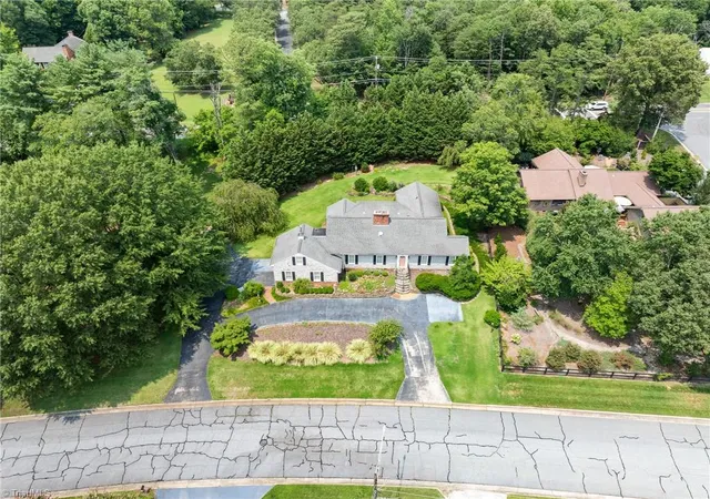 Photo 4 of Sale Pending at 902 Sedgewick Ln, High Point, NC 27262 | MLS# 1229516 | Listing updated on 2026-09-23
