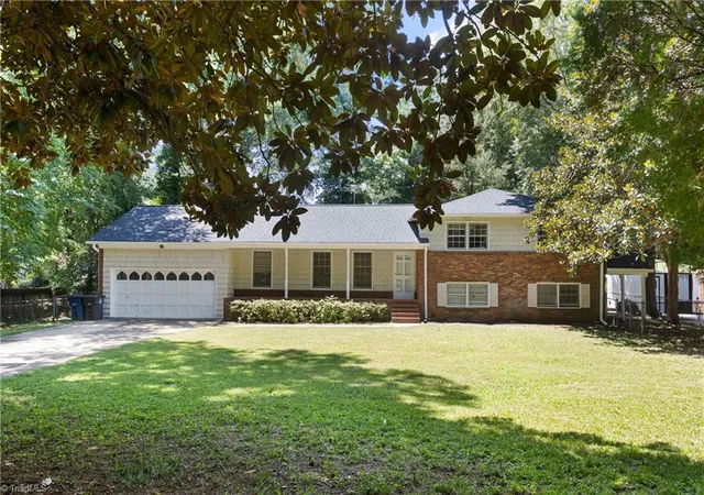 2nd image of 430 Flyntvalley Dr, Winston Salem, NC 27104 | MLS# 1229747