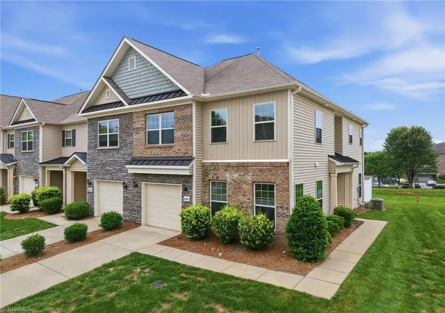 Photo 2 of Single family home for sale at 4020 Canterwood Dr, Greensboro, NC 27410 | MLS# 1230075 | Listing updated on 2026-09-14