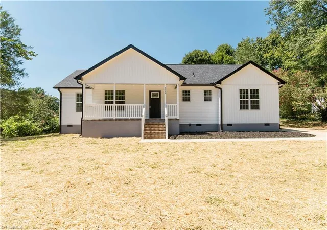 2nd image of 2934 S Stratford Rd, Winston Salem, NC 27103 | MLS# 1229523