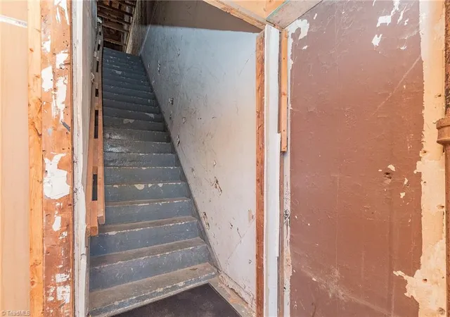 Photo 3 of Single family home for sale at 119 N Main St, Lexington, NC 27292 | MLS# 1223848 | Listing updated on 2026-06-12