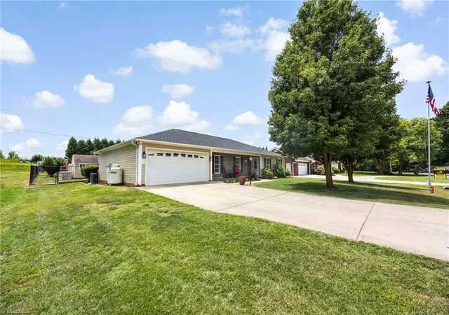 3rd image of 136 Meadowview Rd, Mocksville, NC 27028 | MLS# 1224047