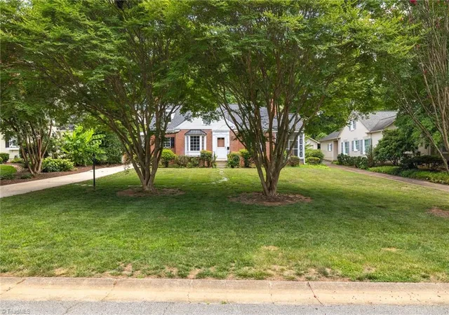 2nd image of 112 W Avondale Dr, Greensboro, NC 27403 | MLS# 1229100