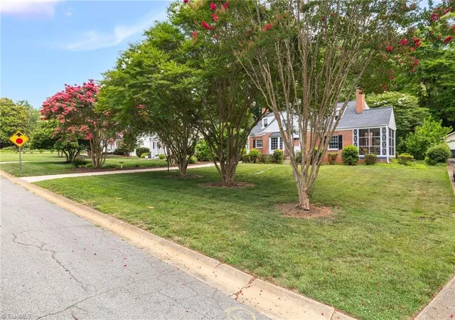 Photo 3 of Sale Pending at 112 W Avondale Dr, Greensboro, NC 27403 | MLS# 1229100 | Listing updated on 2026-09-02