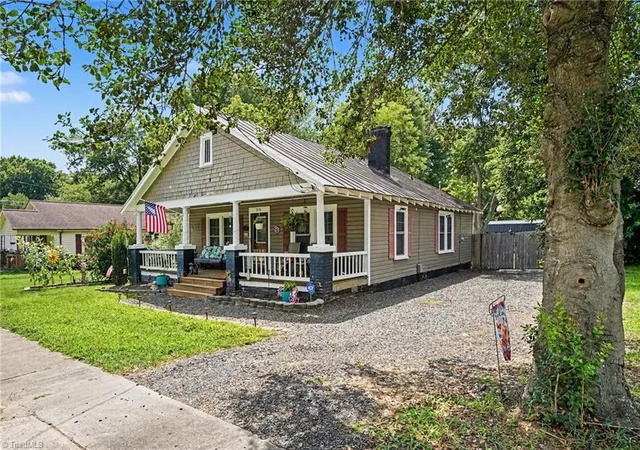 2nd image of 808 Barnes St, Reidsville, NC 27320 | MLS# 1230581
