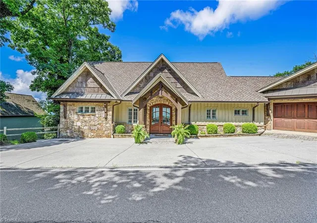 Photo 3 of Single family home for sale at 777 Green Hl Rd, Blowing Rock, NC 28605 | MLS# 1229863 | Listing updated on 2026-10-18