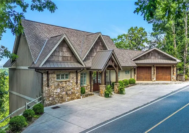 Photo 3 of Single family home for sale at 777 Green Hl Rd, Blowing Rock, NC 28605 | MLS# 1229863 | Listing updated on 2026-10-18