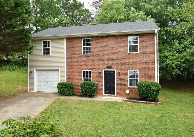Photo 2 of Sale Pending at 5832 Sir Knight Cir, Clemmons, NC 27012 | MLS# 1229909 | Listing updated on 2026-09-08