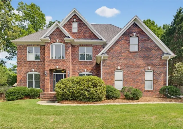1st image of 4 Willow Oak Ct, Greensboro, NC 27408 | MLS# 1228961