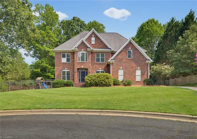 2nd image of 4 Willow Oak Ct, Greensboro, NC 27408 | MLS# 1228961