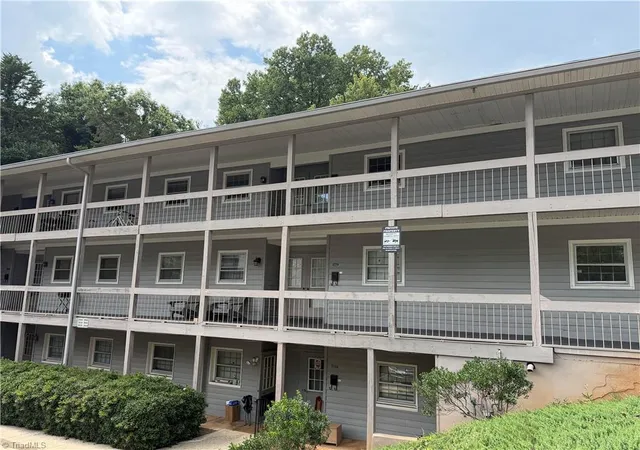 Photo 1 of Single family home for sale at 2958 Ramsgate Ct, Winston Salem, NC 27106 | MLS# 1234094 | Listing updated on 2026-08-31