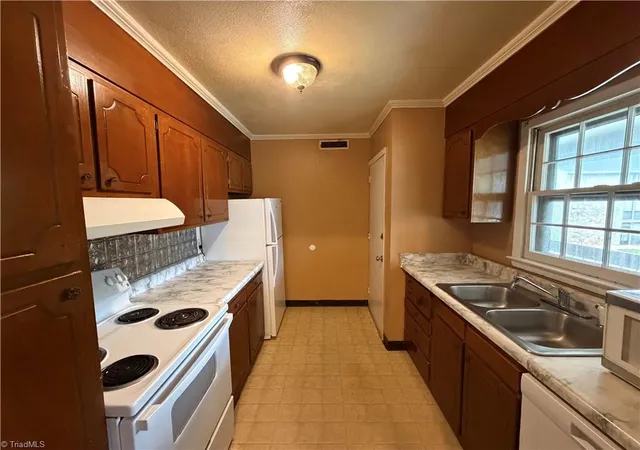 Photo 3 of Single family home for sale at 2958 Ramsgate Ct, Winston Salem, NC 27106 | MLS# 1234094 | Listing updated on 2026-08-31