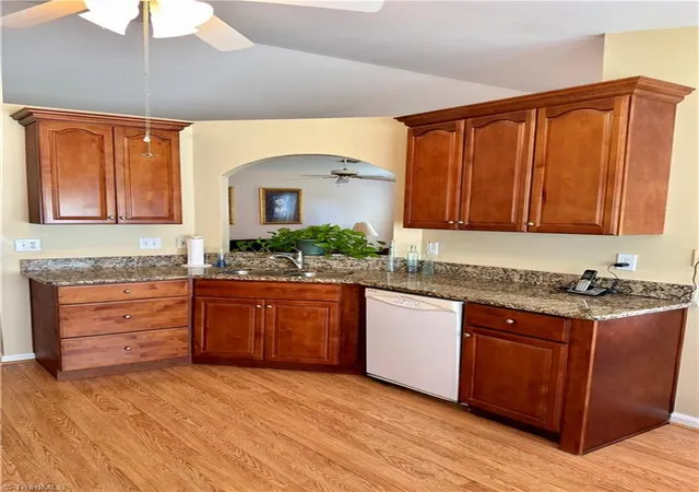 3rd image of 3706 Queenswood Ln, Jamestown, NC 27282 | MLS# 1224994