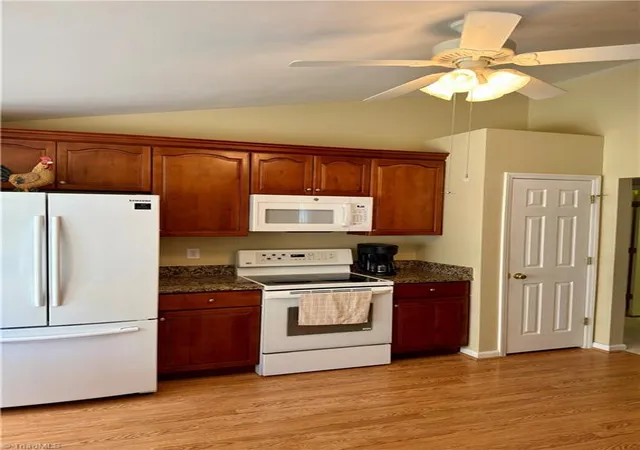 4th image of 3706 Queenswood Ln, Jamestown, NC 27282 | MLS# 1224994