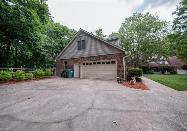 Photo 3 of Sale Pending at 2448 Glen Cvs Way, High Point, NC 27265 | MLS# 1225339 | Listing updated on 2026-09-21