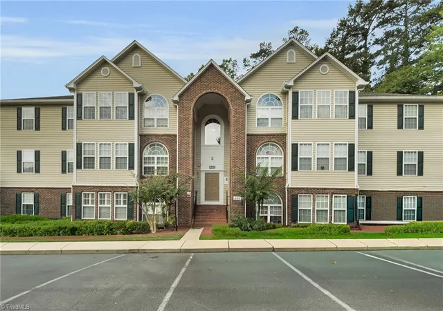 Homes for sale in Winston Salem, NC | 433 Mill Pond Dr, Winston Salem, NC 27106 | MLS# 1226190