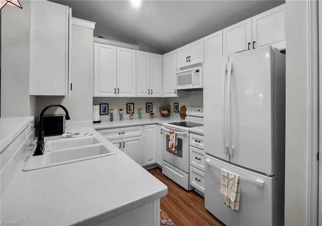Homes for sale in Winston Salem, NC | 433 Mill Pond Dr, Winston Salem, NC 27106 | MLS# 1226190