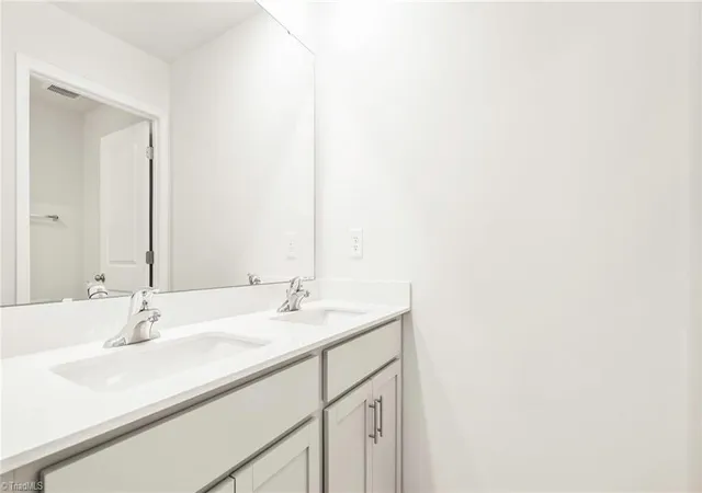 Photo 3 of Single family home for sale at 204 Hungerford Blvd, Jamestown, NC 27282 | MLS# 1229381 | Listing updated on 2026-09-19